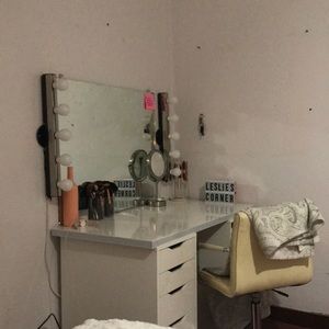 Meet your Posher, Leslie